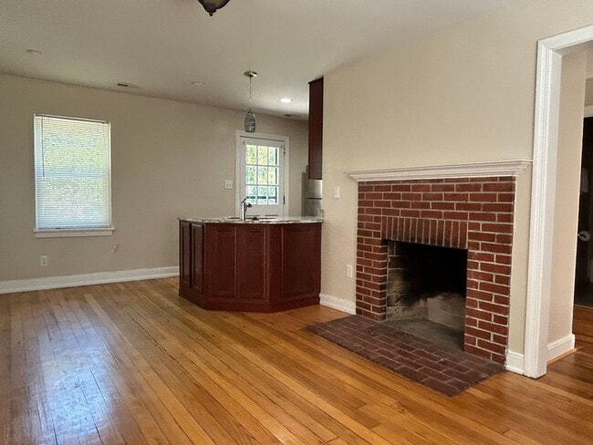 Building Photo - 3 Bedroom 1 Bathroom Brick Cape