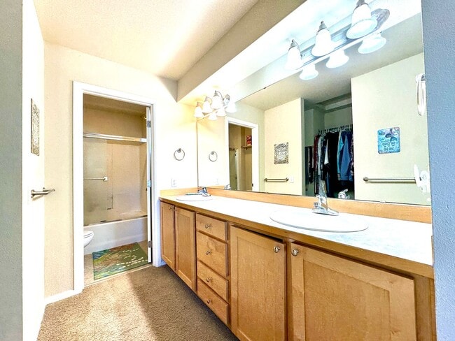 Building Photo - 3bd/2.5ba Sammamish Townhouse