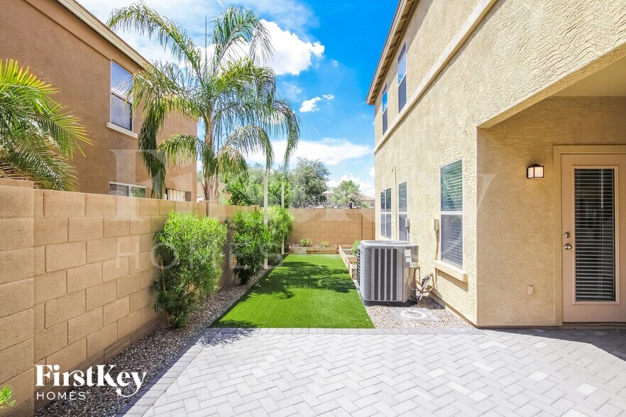 Building Photo - 2127 S Luther