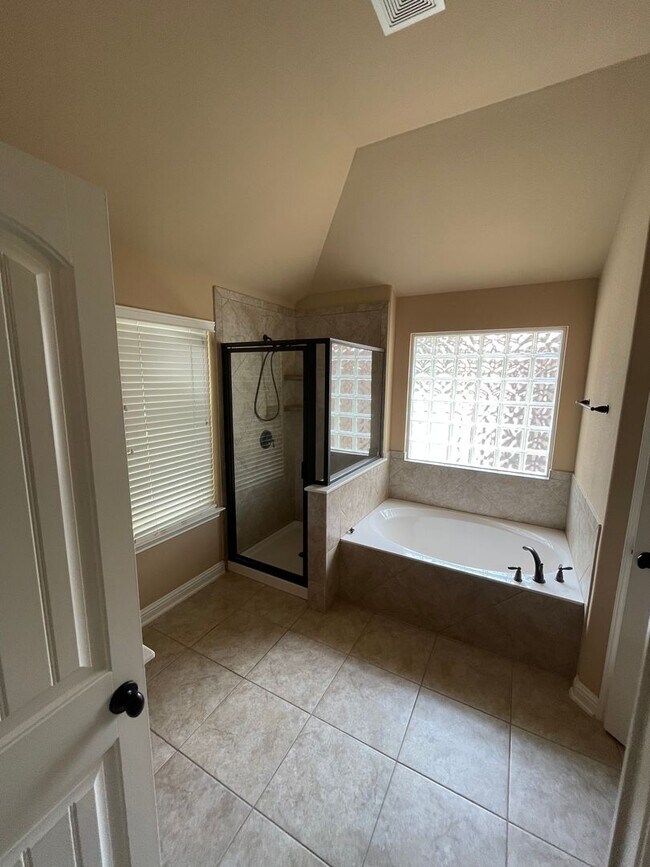 Building Photo - South Austin Dream in Sought-After Subdivi...