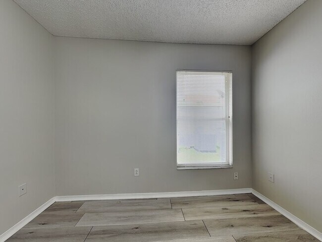 Building Photo - 8904 Bridgeford Oaks Dr