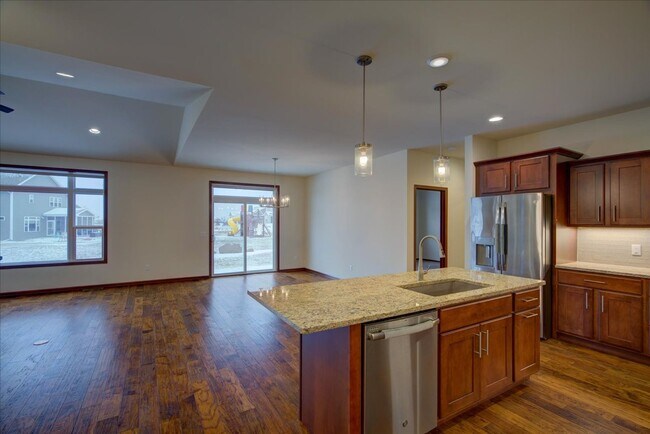 Building Photo - 525 Dragon Willow Ln