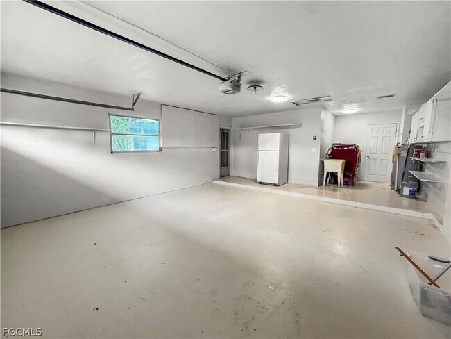 Building Photo - 206 SE 46th Ter