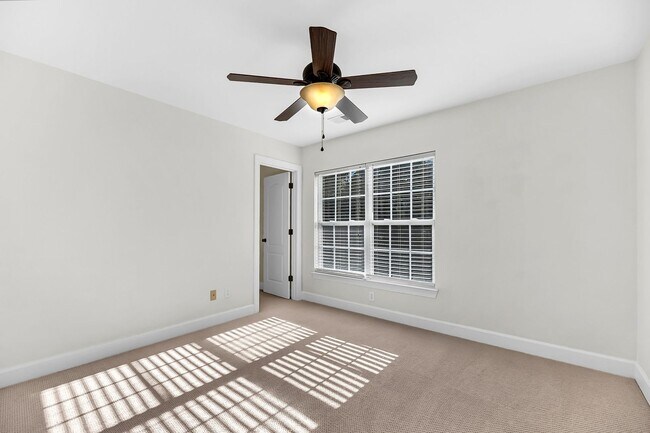 Building Photo - Whitney Lakes End Unit Townhome on Johns Island