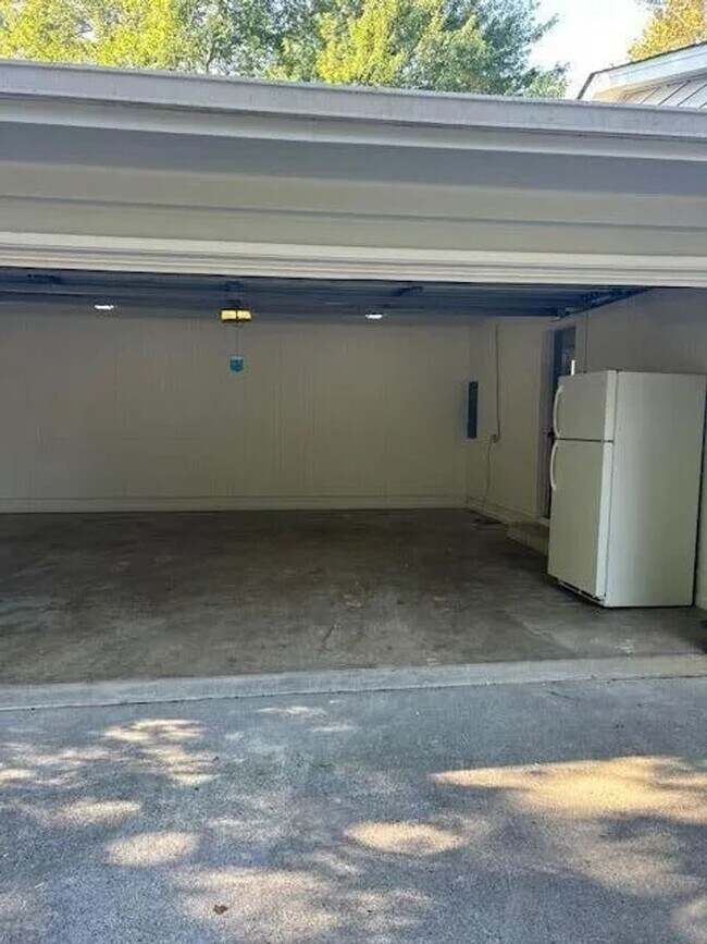 Building Photo - GORGEOUS RENOVATED HOME