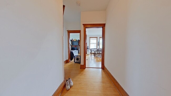 Building Photo - Top Floor Two Bed Includes Heat!