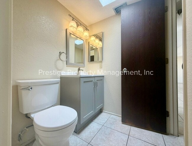 Building Photo - 2618 S Camino Seco