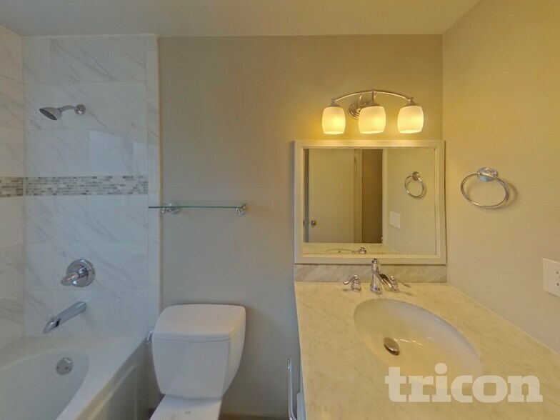 Building Photo - 4840 Windward Cir