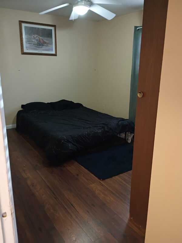 Building Photo - 117 S Elder Ln