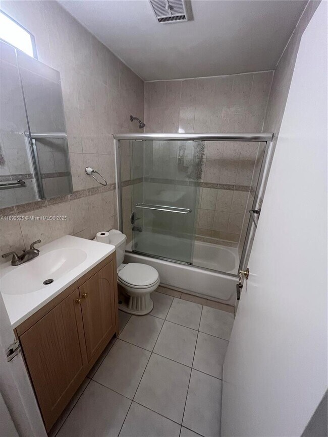 Building Photo - 2528 W 65th St