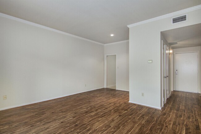 Building Photo - 2400 N Braeswood Blvd