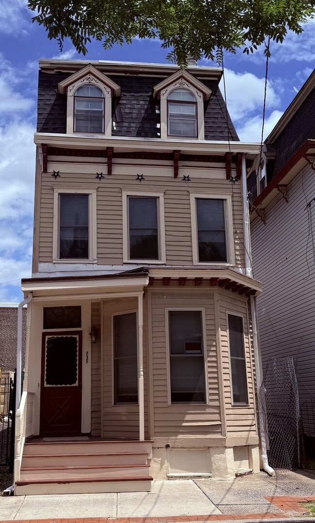 Building Photo - 232 S Clinton Ave