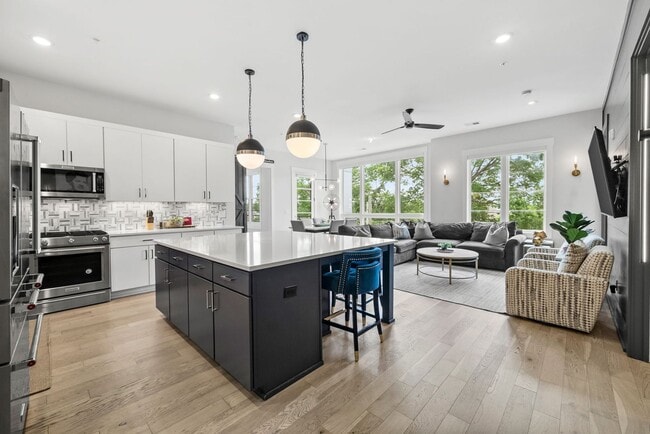 Building Photo - 119 Acklen Park Dr