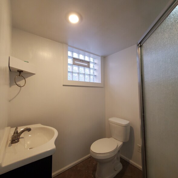 Building Photo - 3047 Feltz Ave