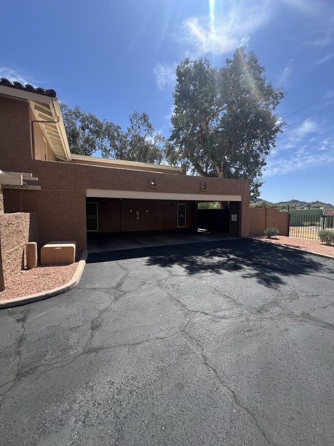 Building Photo - 821 E North Ln
