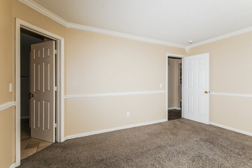 Building Photo - 720 Treyburn Lakes Way