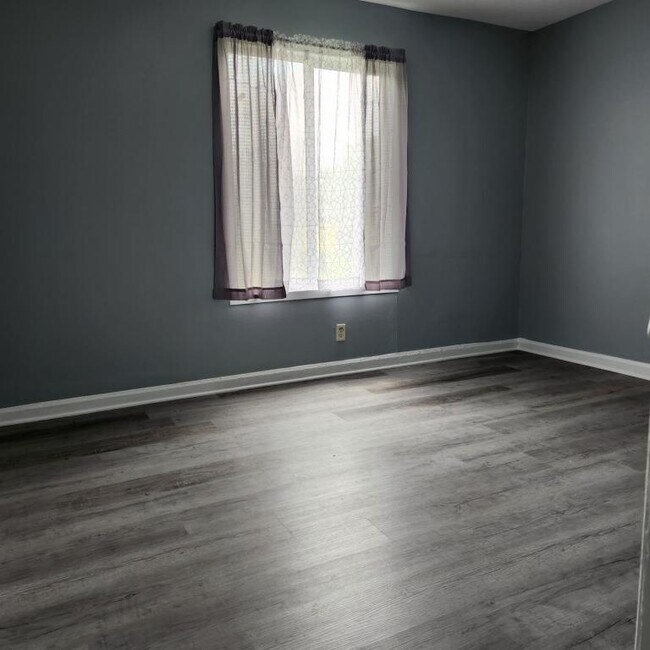 Building Photo - 4206 E 33rd St