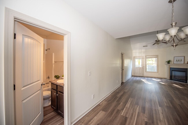 Building Photo - 915 Erika Ln