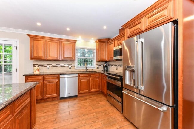 Building Photo - 4801 Sweetbriar Rd