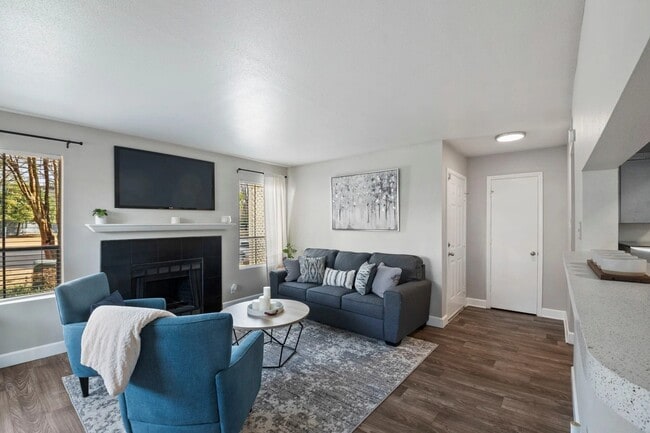 Building Photo - 501 Pelham Dr