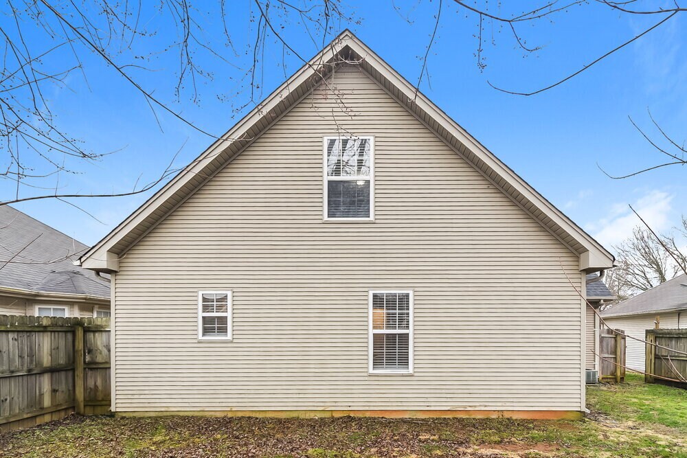 Building Photo - 2728 Painted Pony Dr