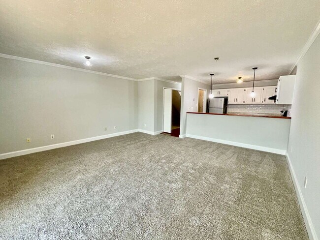 Building Photo - 3-Bed, 3-Bath Townhouse In Lands End