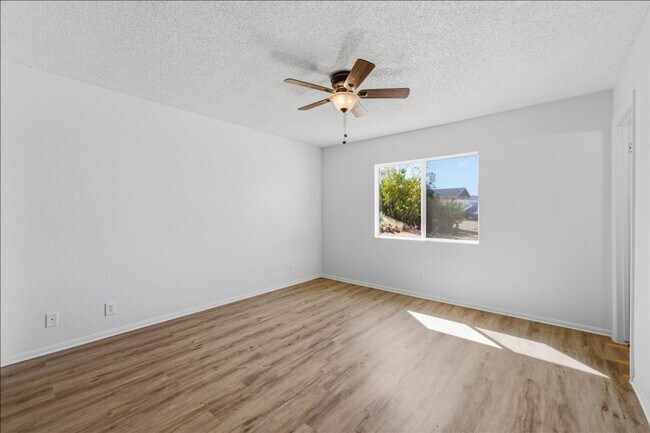 Building Photo - 3 Bedroom in Indian Cove Neighborhood