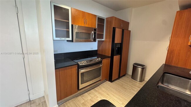 Building Photo - 18800 NE 29th Ave