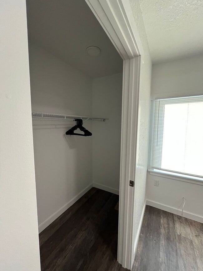 Building Photo - 1994 Badger Rd