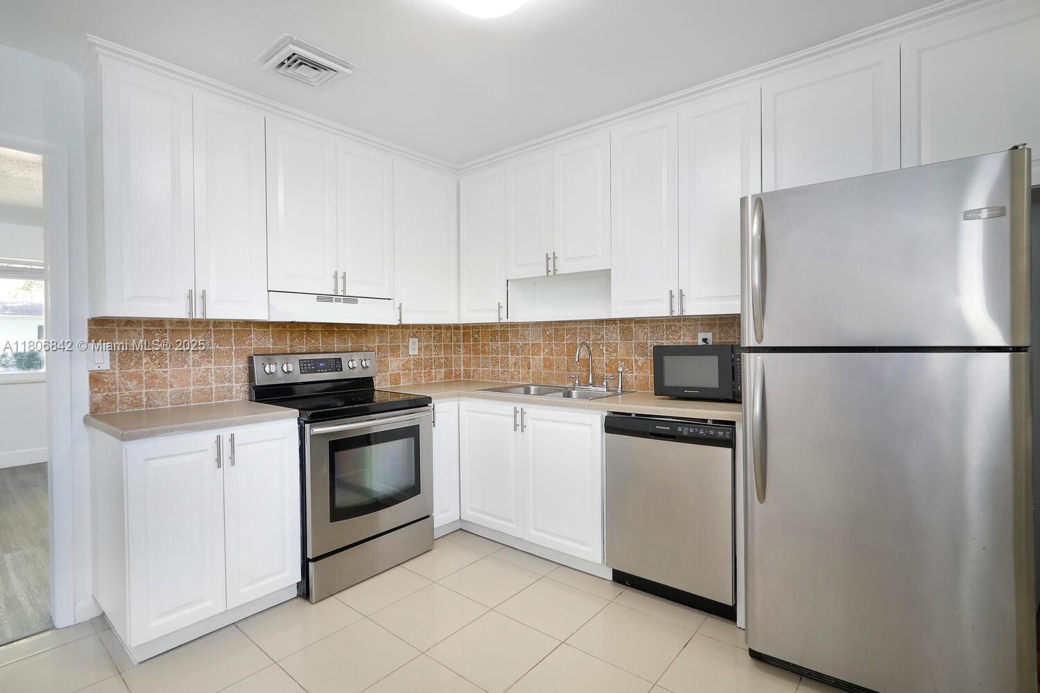 Building Photo - 900 Benevento Ave