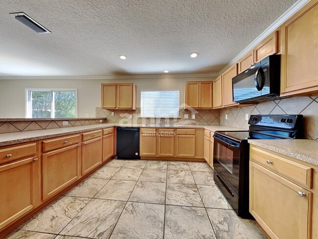 Building Photo - 428 Monet Ave