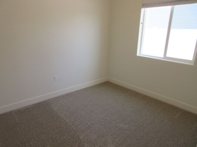 Building Photo - Newer Construction Single Level Twin Home ...