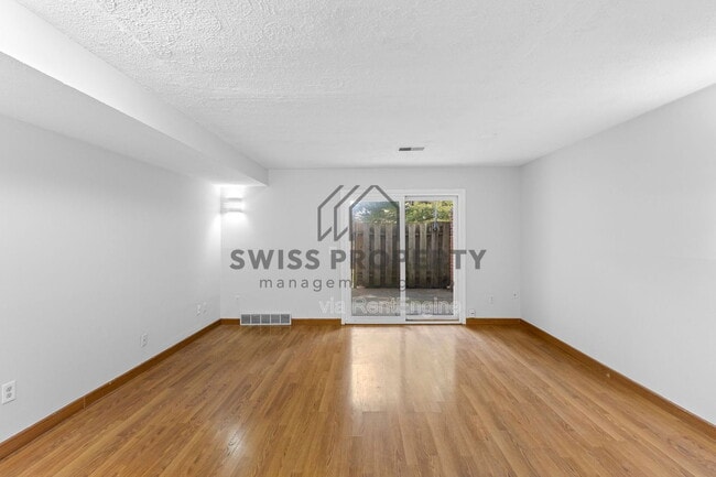 Building Photo - 5 King Arthur Ct