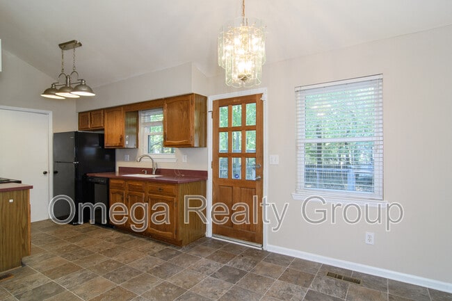 Building Photo - 2404 Glenmore Ct