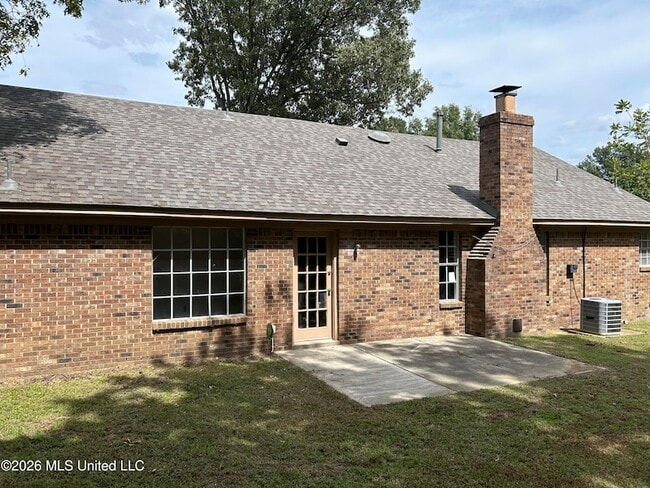 Building Photo - 7397 Meadowbrook Dr