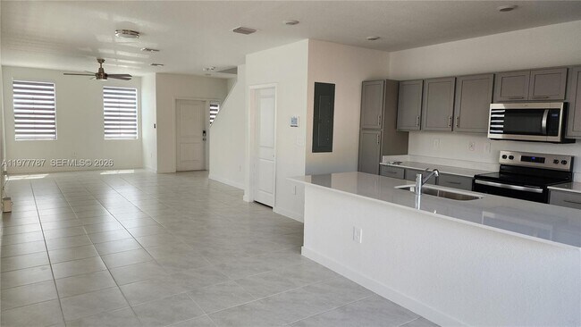 Building Photo - 371 NE 16th St