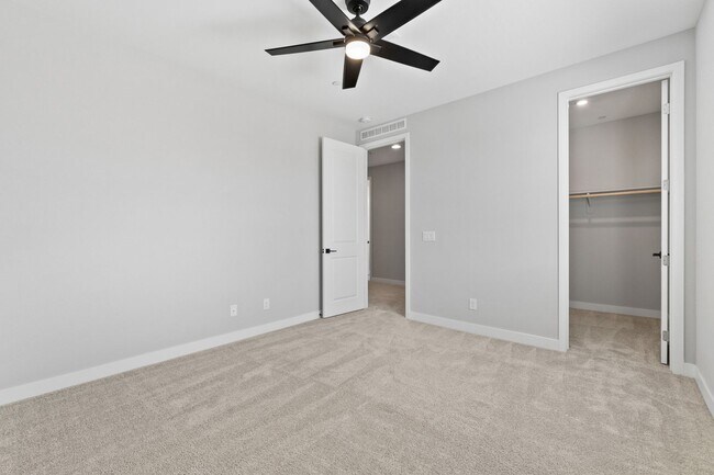 Building Photo - Stunning 3 Bedroom Home with SOLAR in Skye...