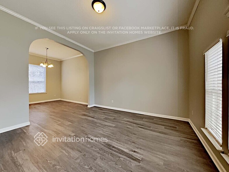 Building Photo - 3939 Armitage Dr