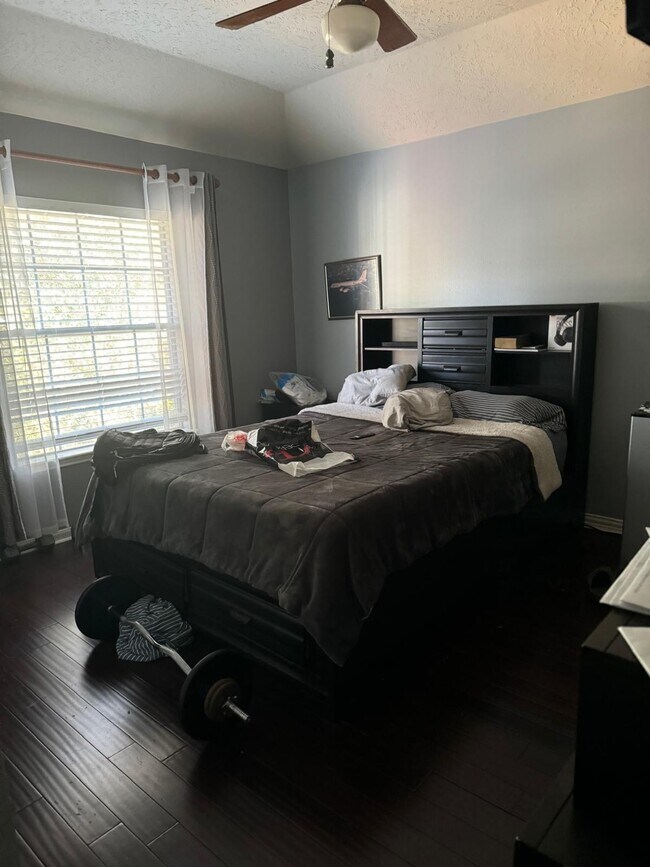 Building Photo - 1722 Evergreen Ln