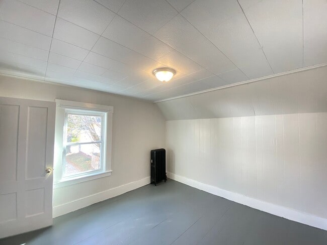 Building Photo - 348 Portland St