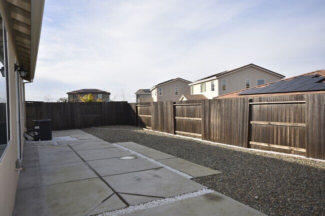 Building Photo - 140 Tortosa Ct