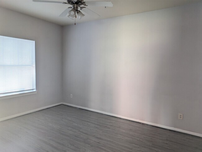 Building Photo - 6289 Wilcrest Dr
