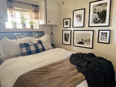 Building Photo - 3016 Court St