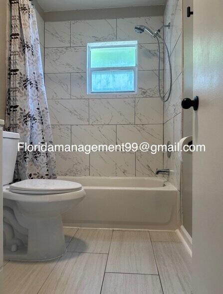 Building Photo - 5413 satsuma dr