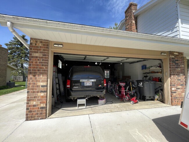 Building Photo - 1708 Howlett Ln