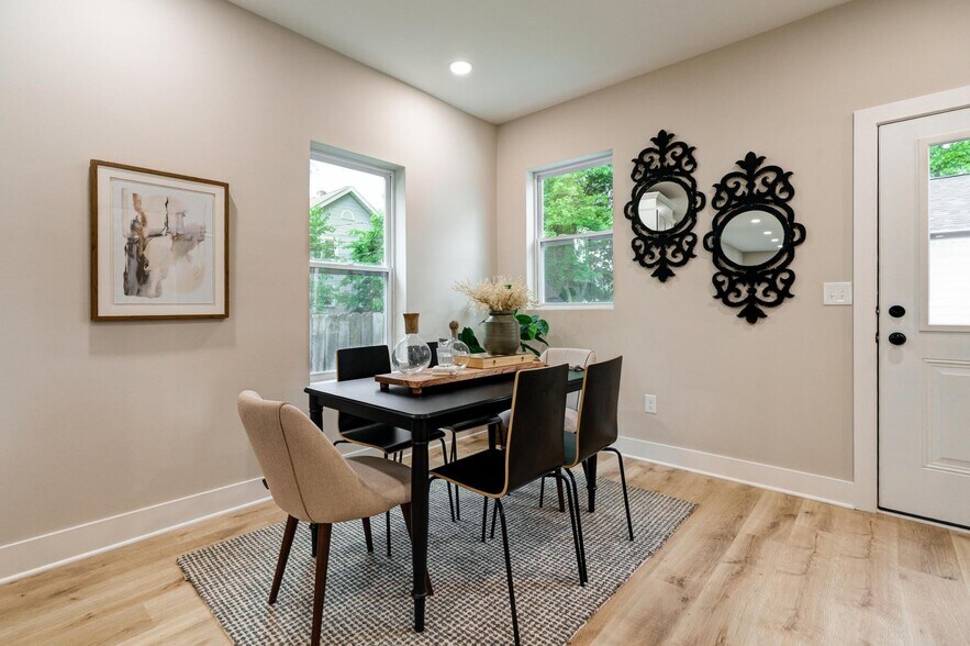 Dining - 2587 Dayton Ave