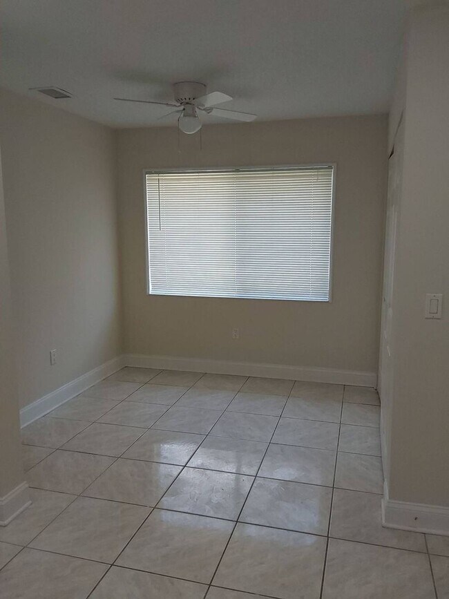 Building Photo - Beautiful 3 Bedroom + Den, 2 Bathroom Home...