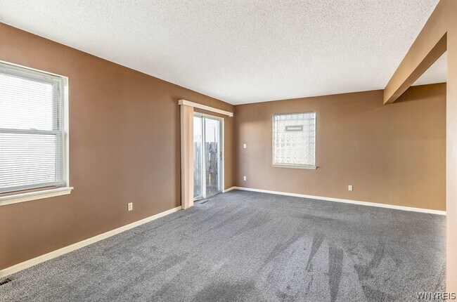 Building Photo - 319 King Peterson Rd