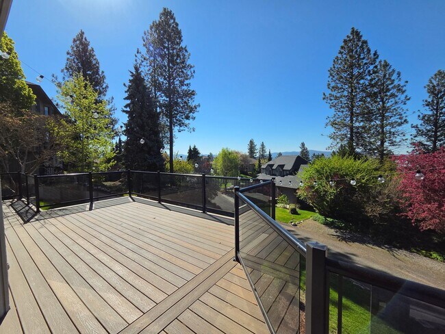 Building Photo - $3,495 - 5 Bed / 4 Baths Stunning Northwood Home with Views