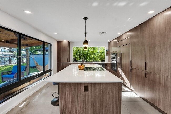 Building Photo - 1021 Guava Isle